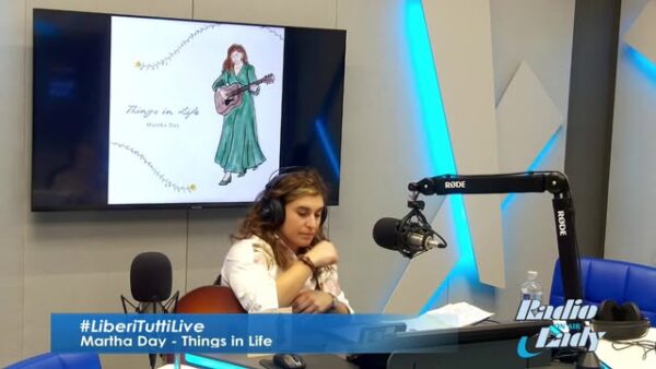 A #LiberiTuttiLive presentiamo il nuovo discodi 𝐌𝐚𝐫𝐭𝐡𝐚 𝐃𝐚𝐲, 𝑻𝒉𝒊𝒏𝒈𝒔 𝒊𝒏 𝑳𝒊𝒇𝒆 , nuovo progetto musicale…