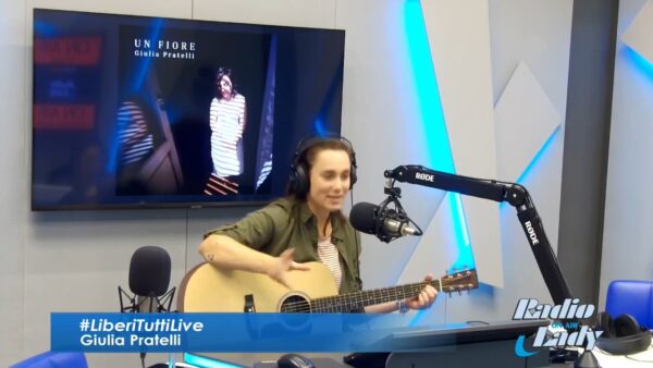 nuova puntata di #đđąđđđ«đąđđźđđđąđđąđŻđ con la cantautrice Giulia Pratelli che torna a presentarci nuova musica:âŠ